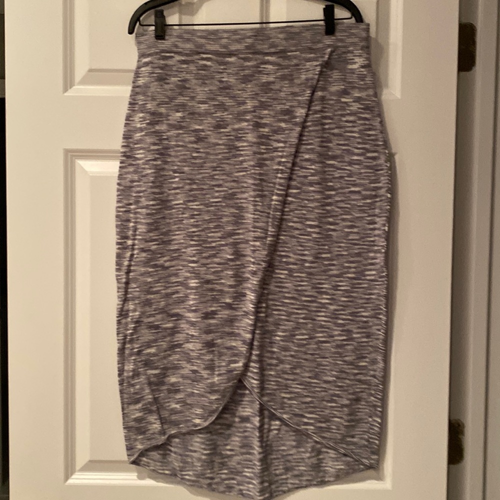 Thin knit skirt